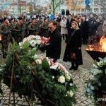 11 listopada, narodowe święto niepodległości, kwiaty, pomnik, 2025 (40)