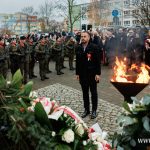 11 listopada, narodowe święto niepodległości, kwiaty, pomnik, 2025 (47)