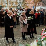 11 listopada, narodowe święto niepodległości, kwiaty, pomnik, 2025 (50)