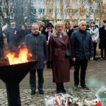 11 listopada, narodowe święto niepodległości, kwiaty, pomnik, 2025 (57)