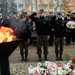 11 listopada, narodowe święto niepodległości, kwiaty, pomnik, 2025 (60)