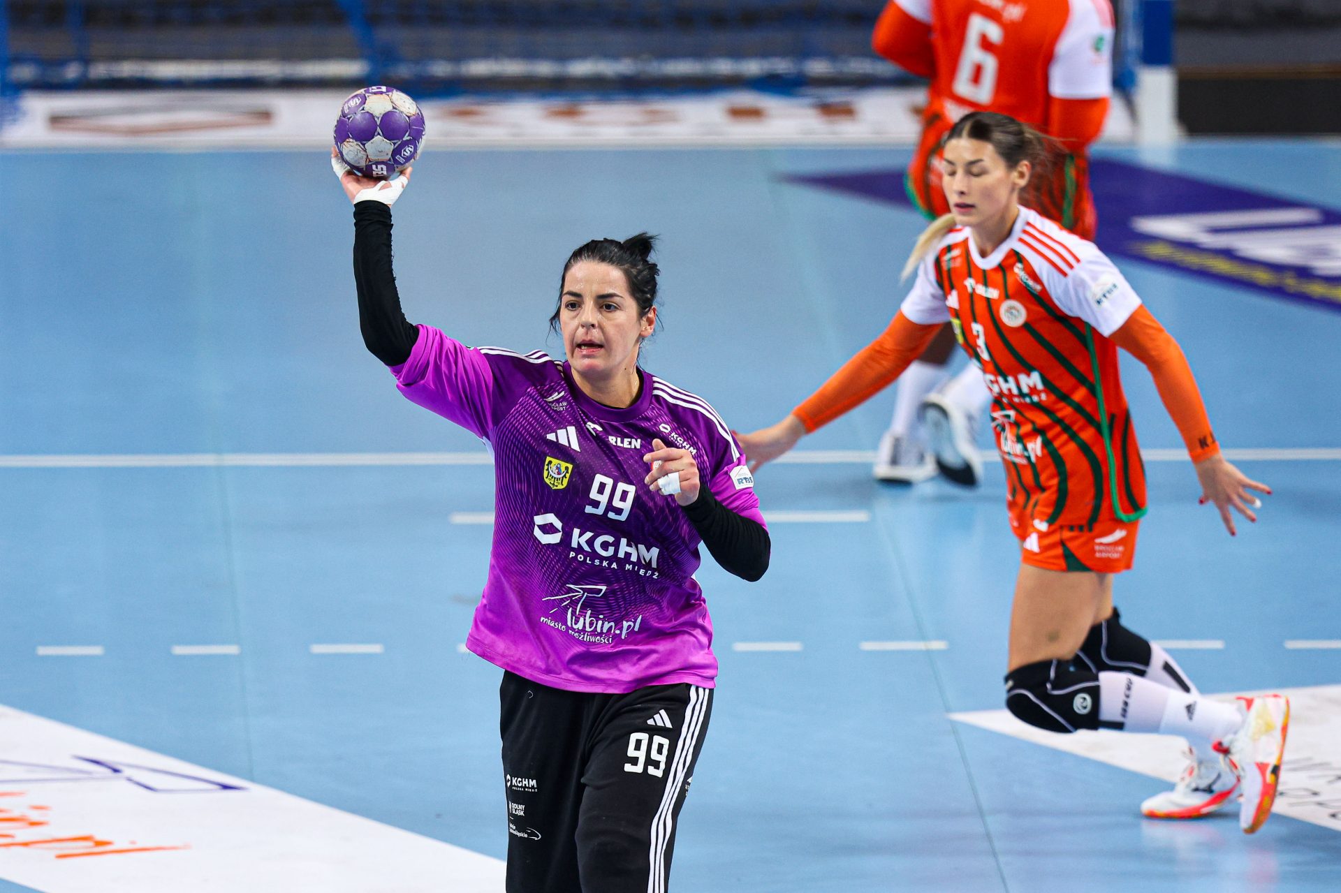 Pierwsza z ostatnią