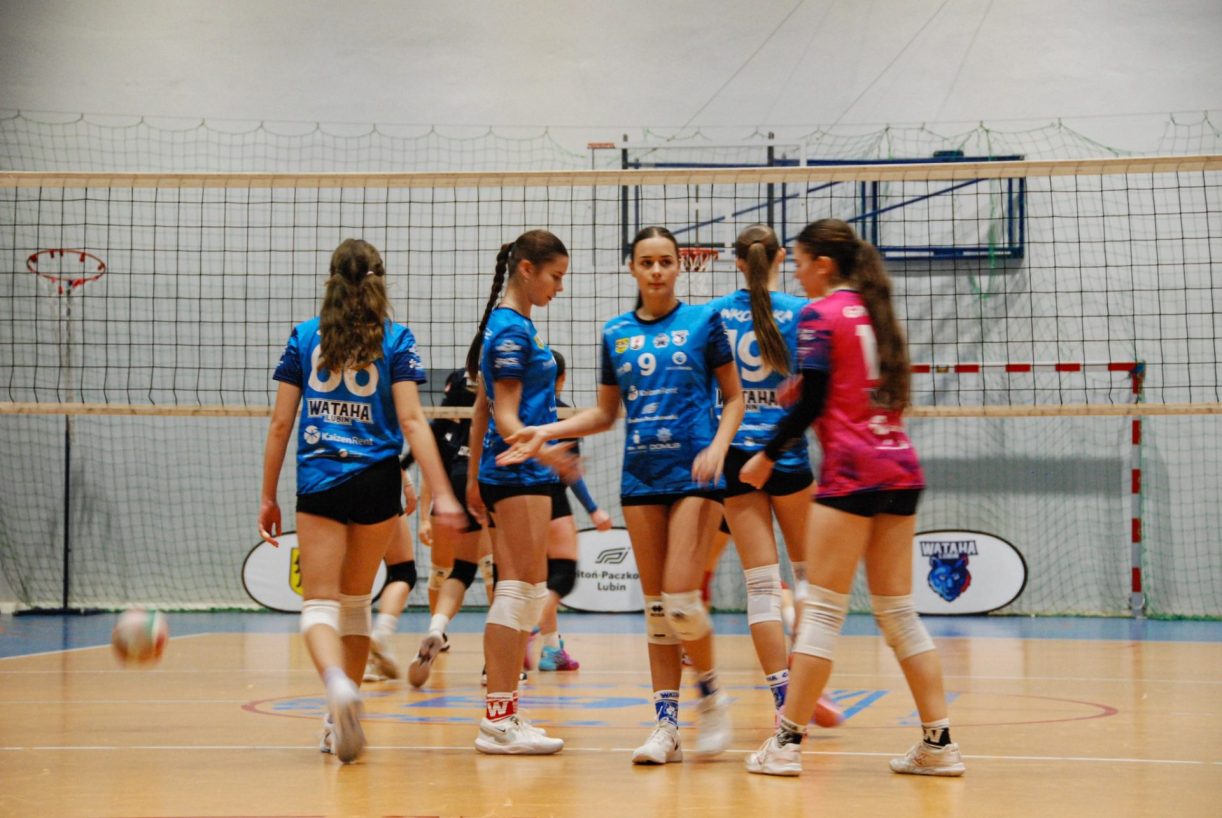 Wygrana siatkarek Watahy