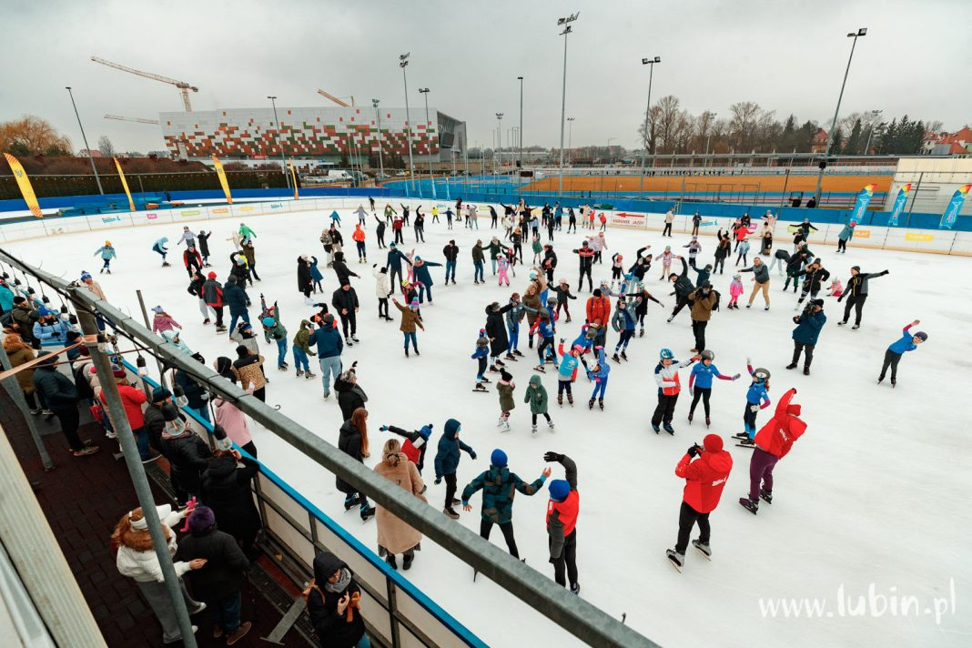 Zapraszają na lodowisko. Pierwszego dnia wejście za darmo!
