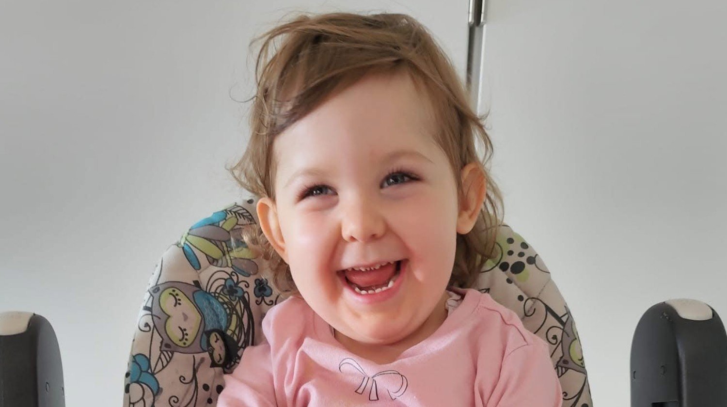 Strażacy pomagają małej Kindze