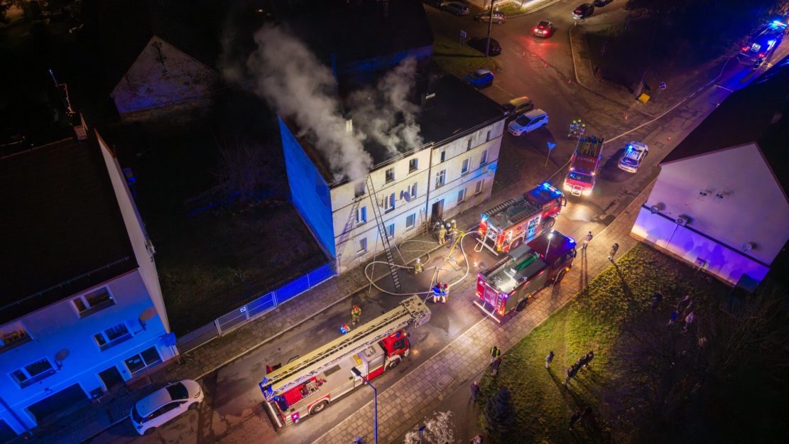 Pożar mieszkania w kamienicy