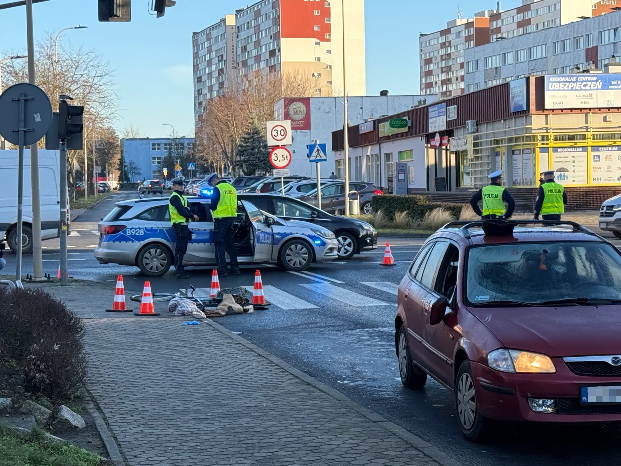 Potrącenie rowerzysty na pasach