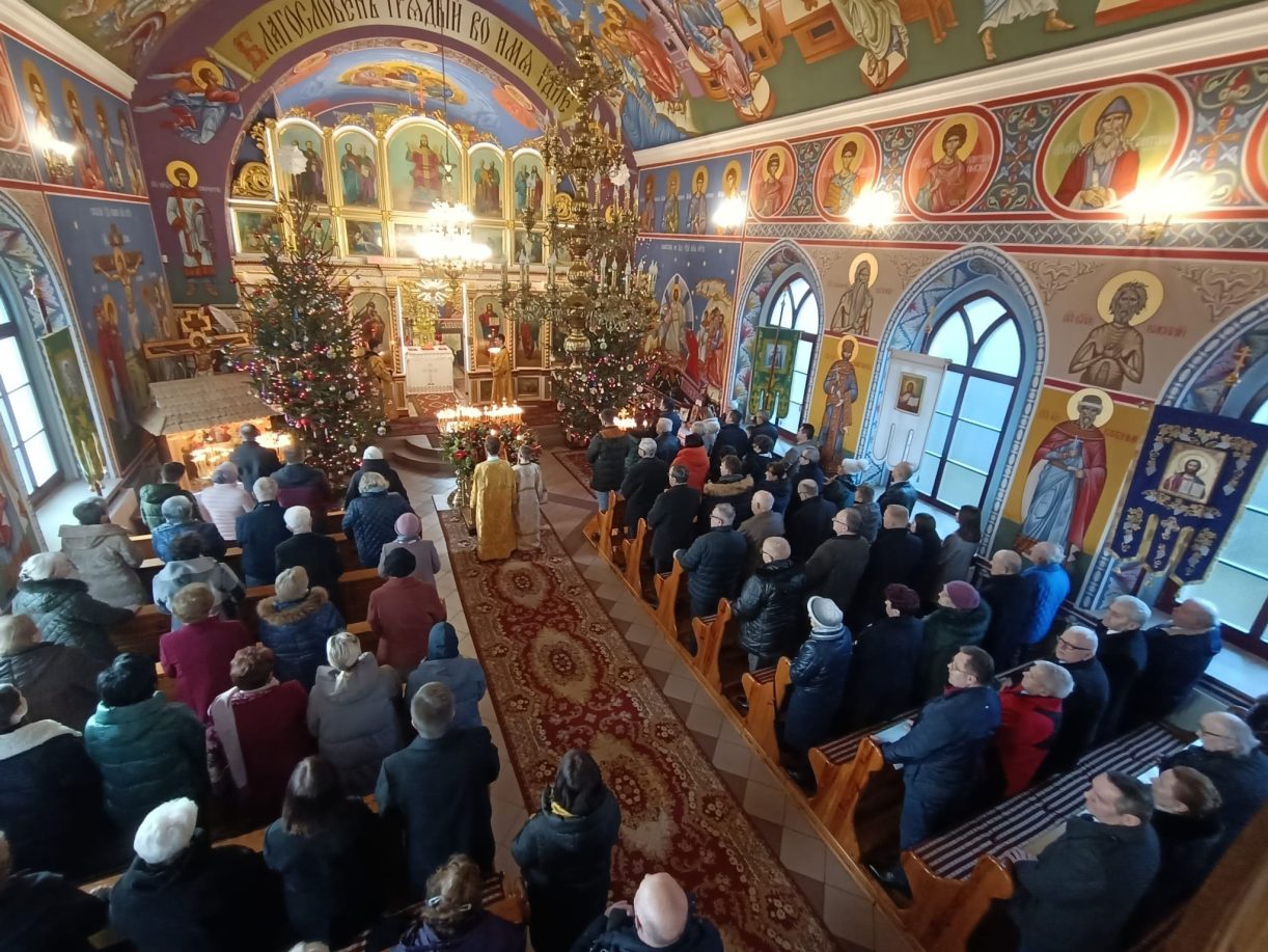 Chrystos Rażdajetsia! Chrystus się rodzi!