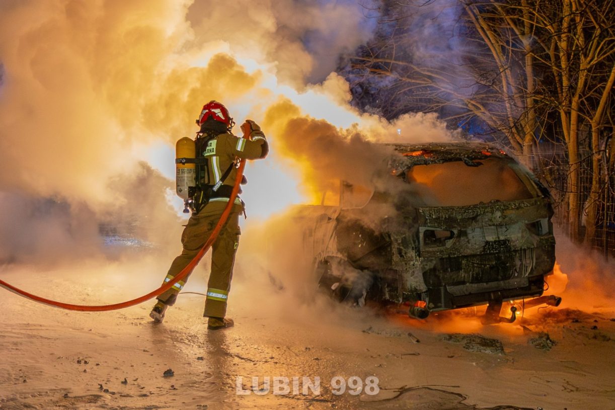 BMW spłonęło doszczętnie