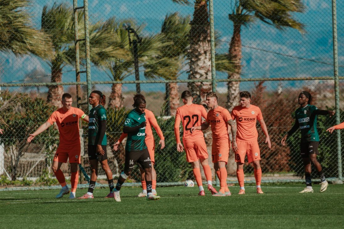 Remis w pierwszym sparingu