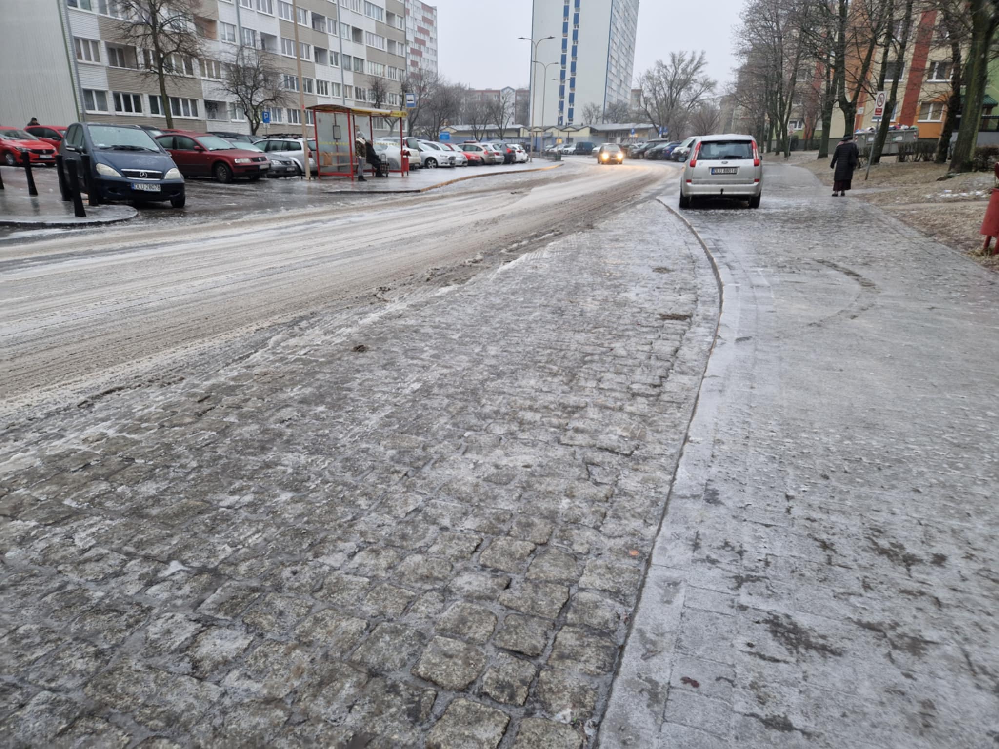 Trudna noc dla drogowców. W sobotę znów możliwa gołoledź