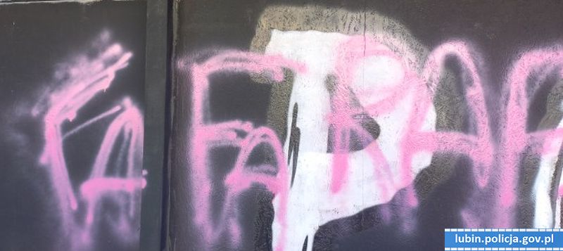 Malował po ścianie marketu. Zdradziła go różowa farba