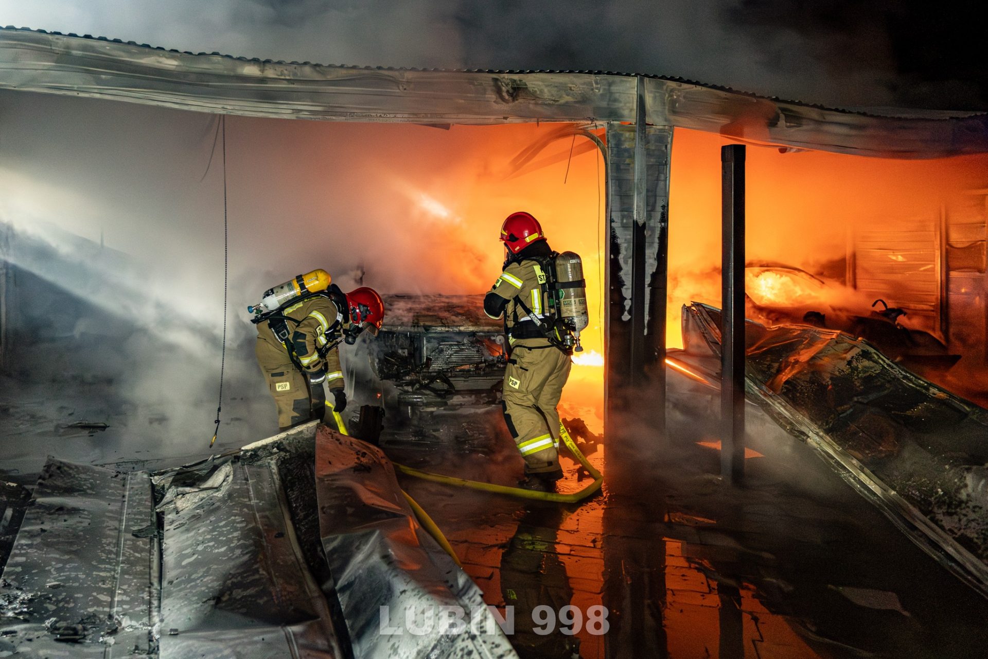 Spłonął garaż i dwa auta