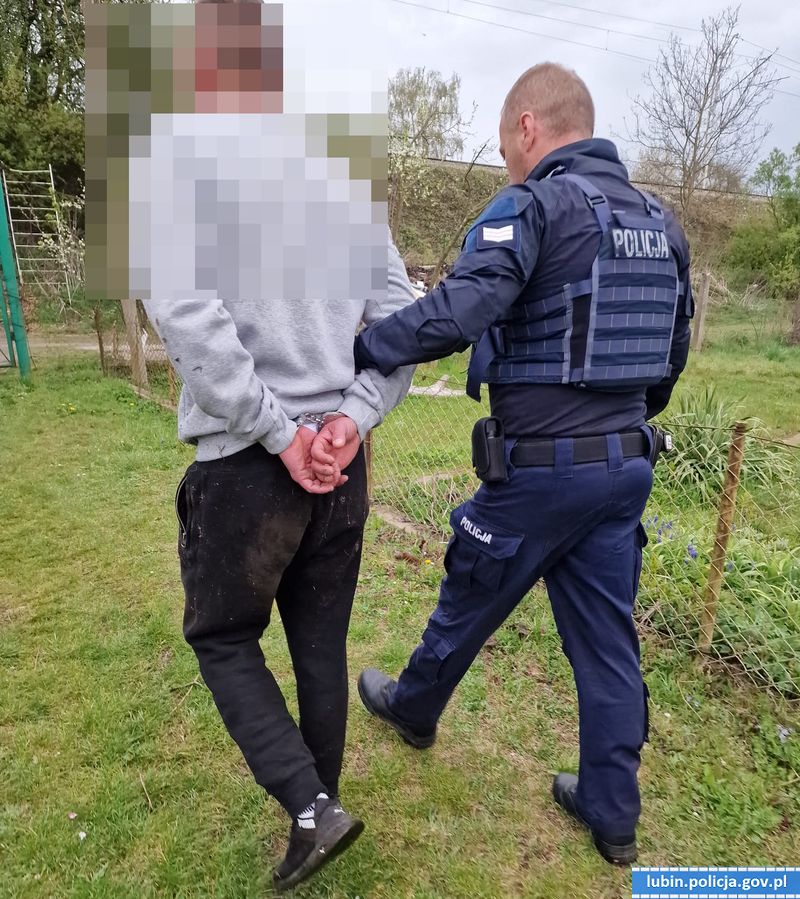 Policja zatrzymała agresywnego nożownika