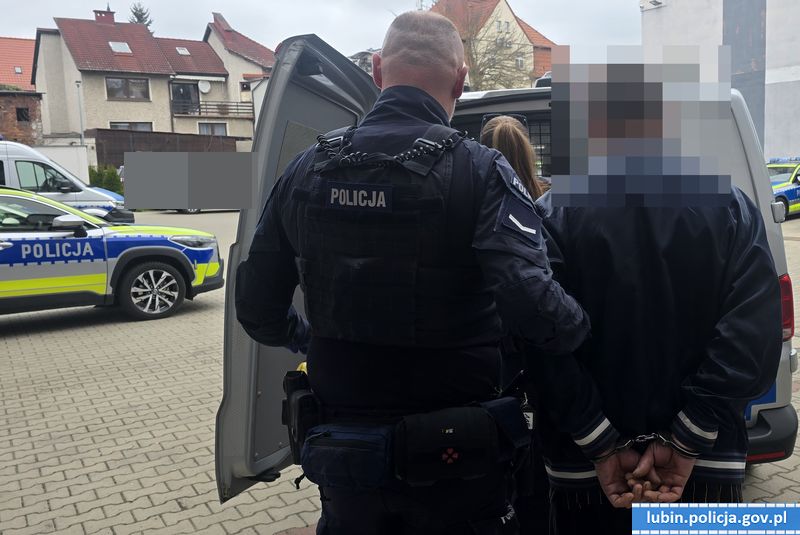 Z siekierą wtargnął do pracy