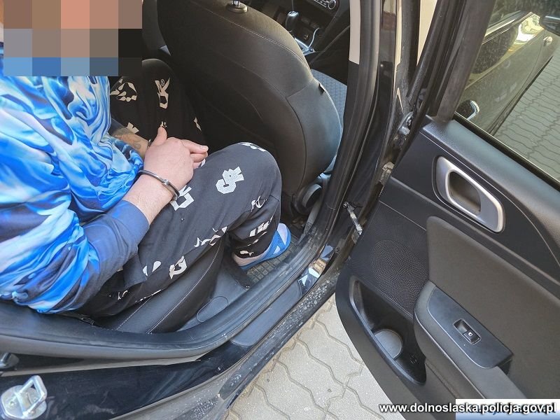 Zatrzymany po kolizji. Odpowie za serię kradzieży