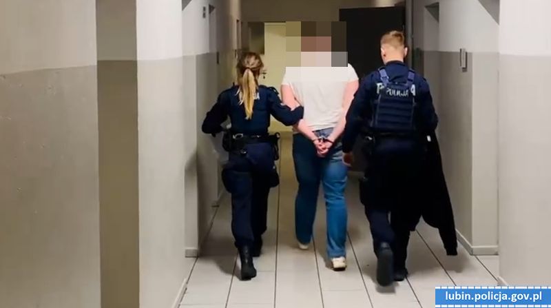 Potrącił dwie kobiety i uciekł. Policja zatrzymała 21-latka