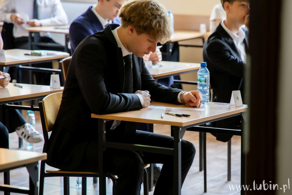 Maturzyści ruszyli do boju. Na początek język polski
