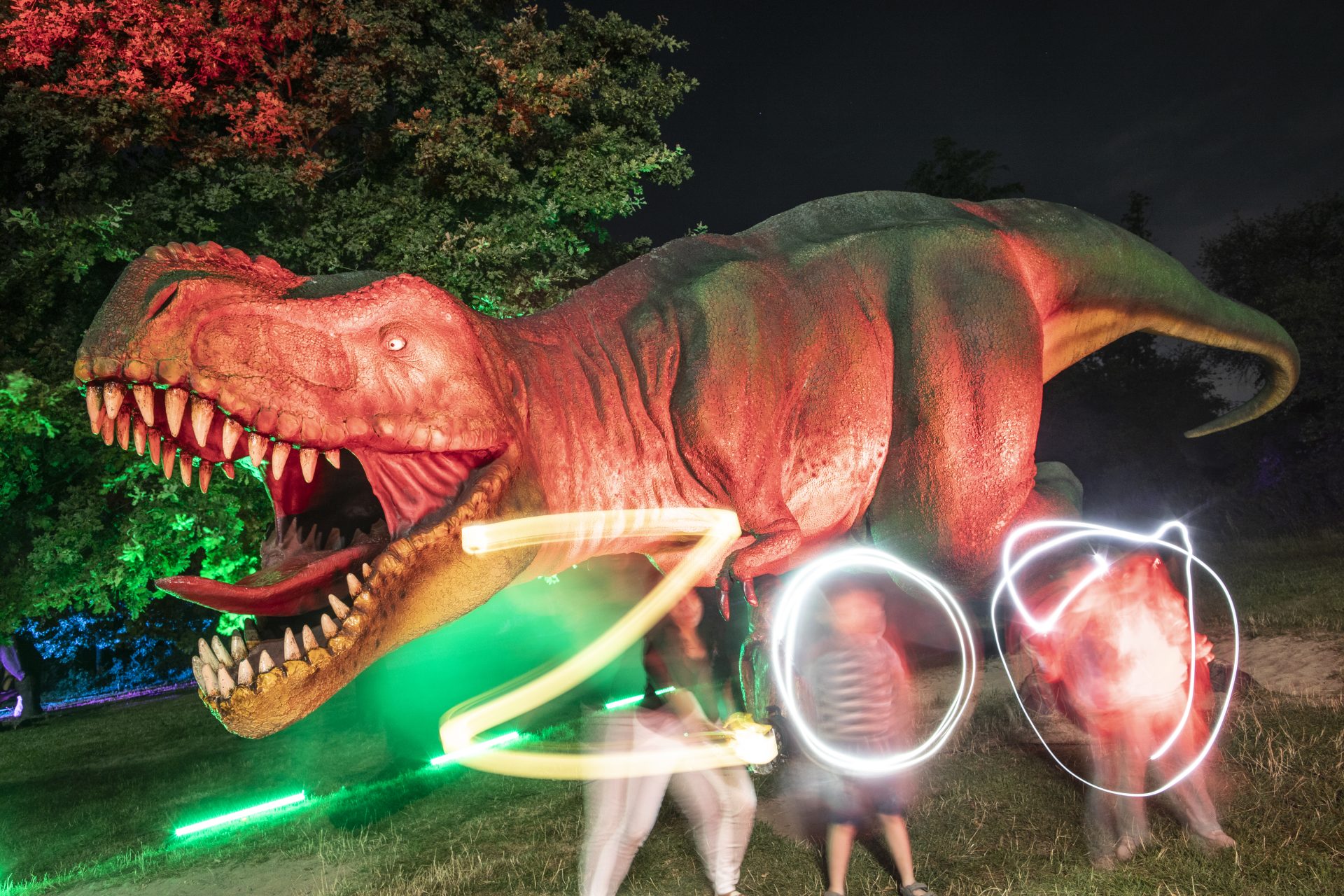 Dwie noce z dinozaurami