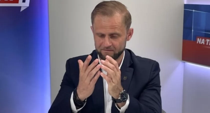 Noże taktyczne, masaż… Kulisy rządów Borysa w miejskiej spółce