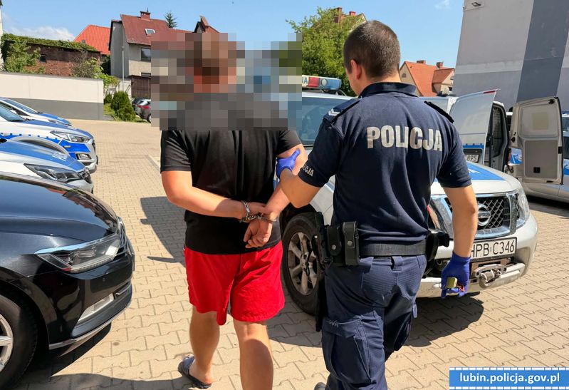 Jeździł mimo zakazu. Ma 16 zarzutów