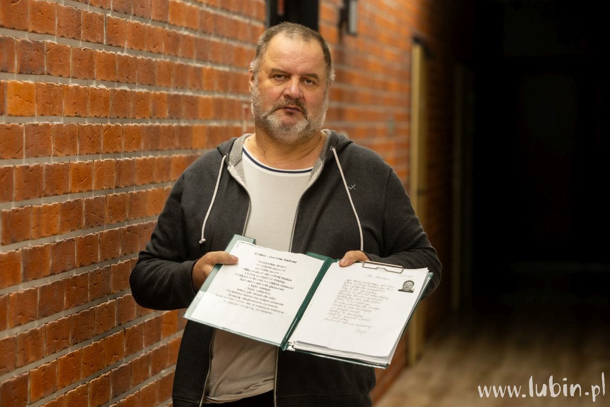 Znalazł radość w pisaniu wierszy