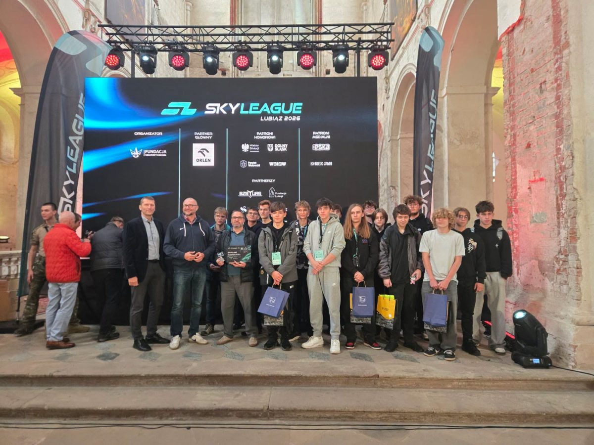 „Ceglanka” na podium zawodów dronowych