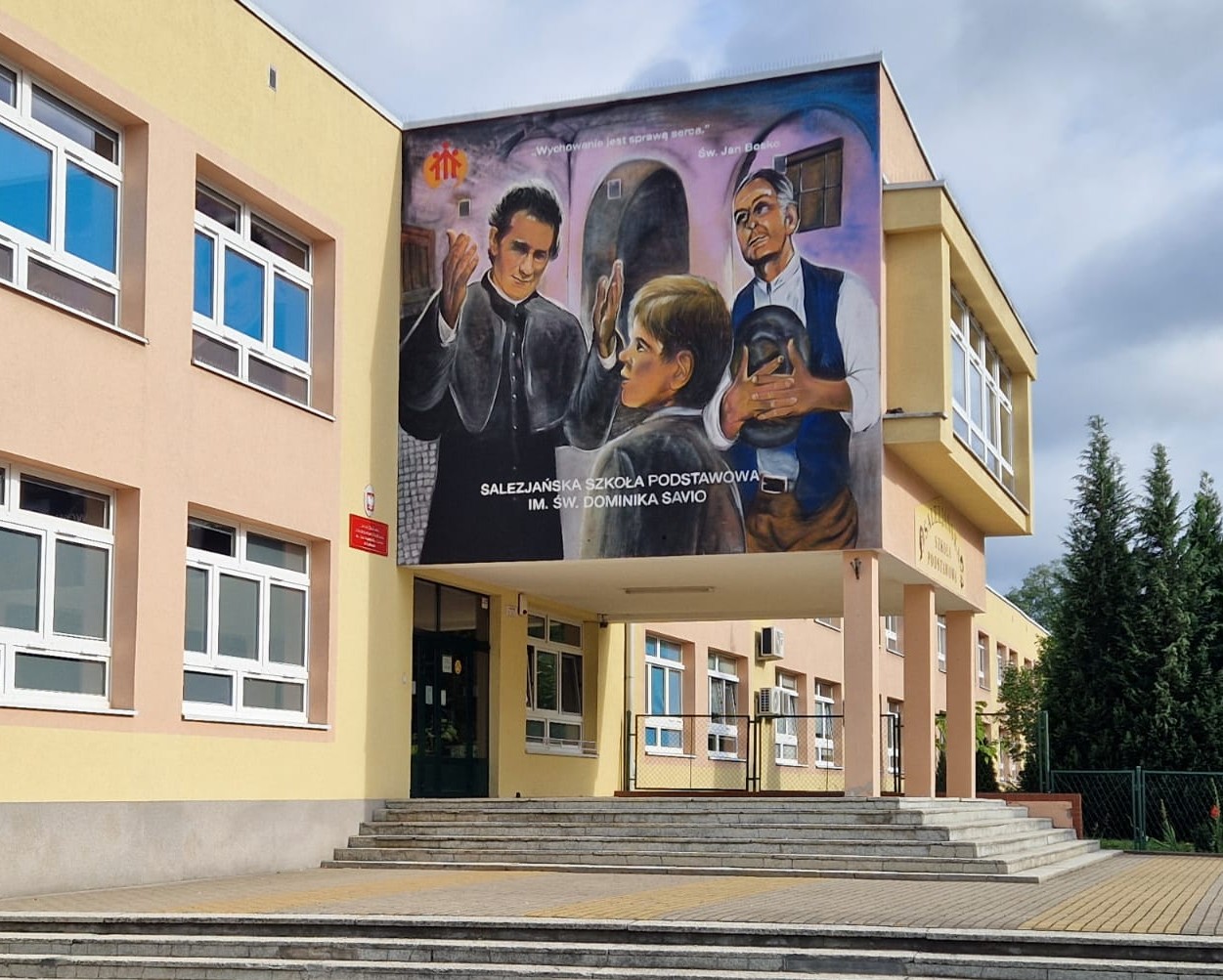 Kolejna szkoła ma swój mural