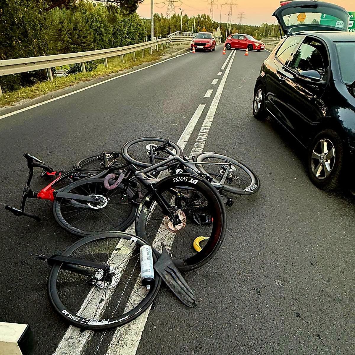Wjechał w grupę rowerzystów