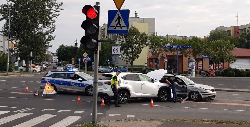 Przejechał na czerwonym i spowodował kolizję