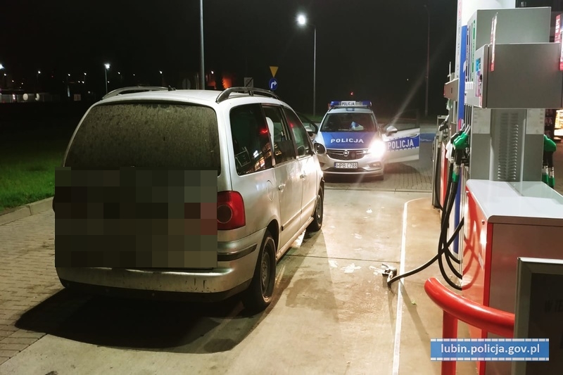 Tankowali paliwo i odjeżdżali. Wpadli na gorącym uczynku