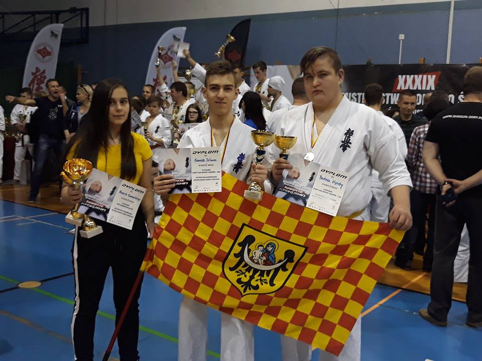 Karate kyokushin z medalami w Wołowie