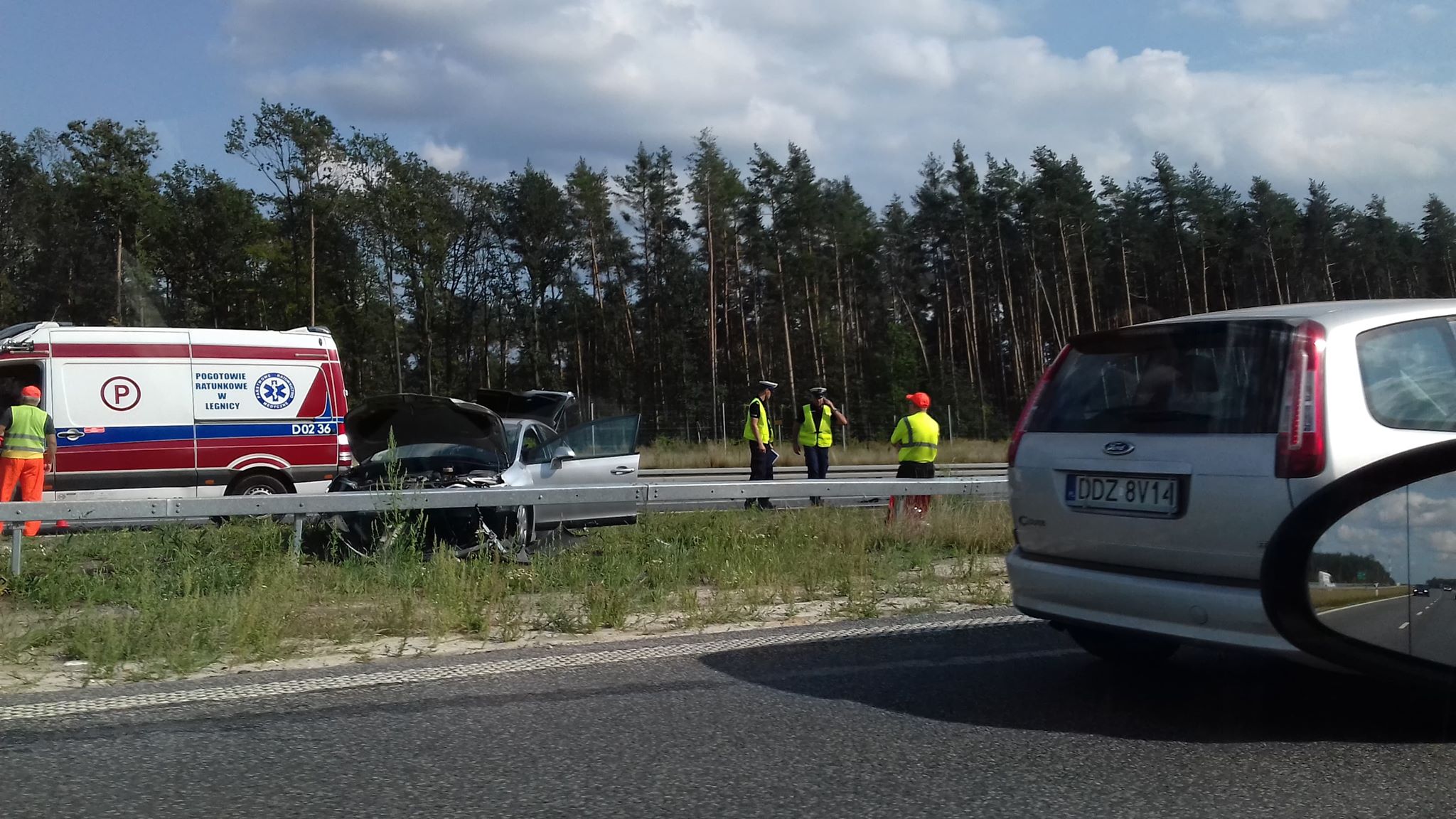 Zderzenie dwóch samochodów na S3