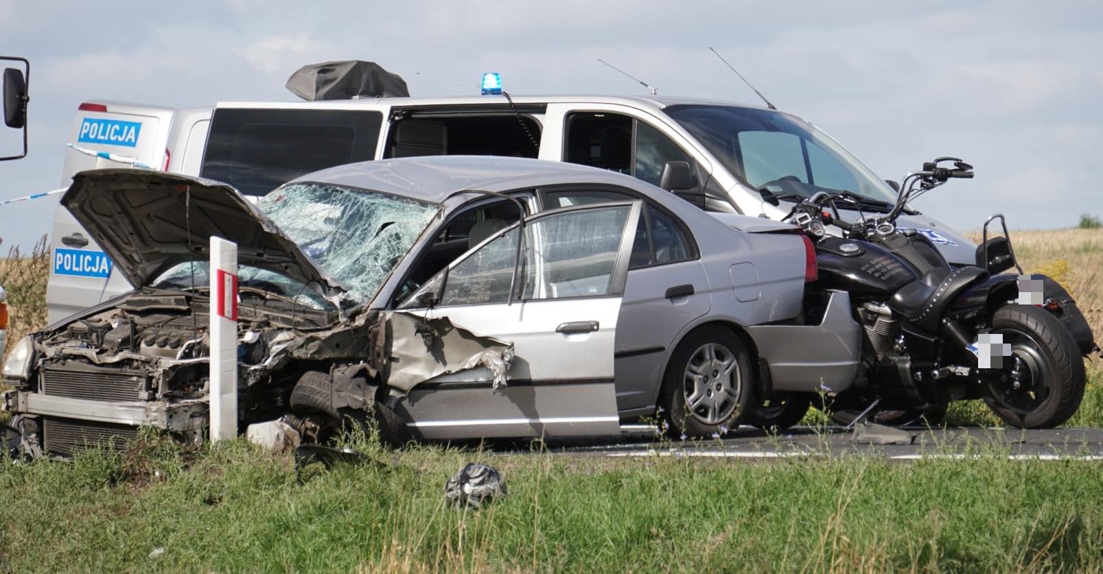 Śmiertelny wypadek pod Miłosną! Kobieta wjechała w motocyklistów