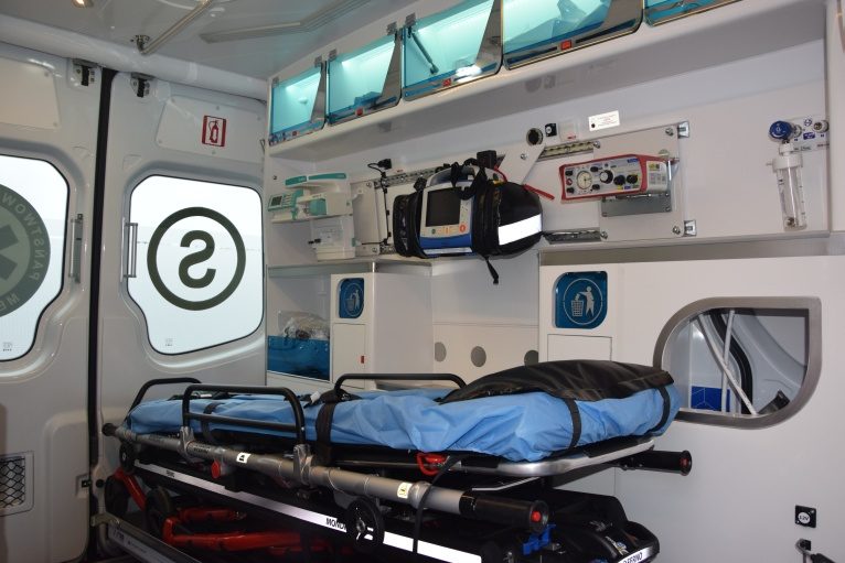ambulans-karetka-pogotowie-ratunkowe-4