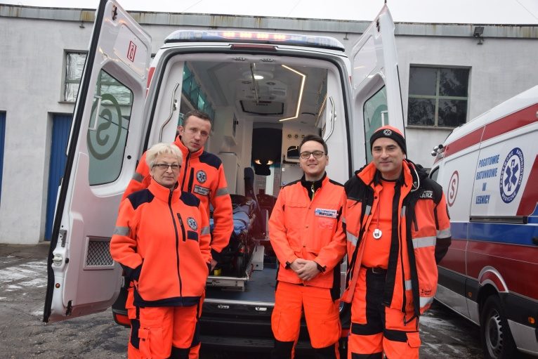 ambulans-karetka-pogotowie-ratunkowe