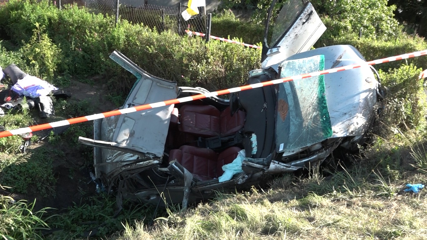 BMW w rowie, ciężarna w szpitalu