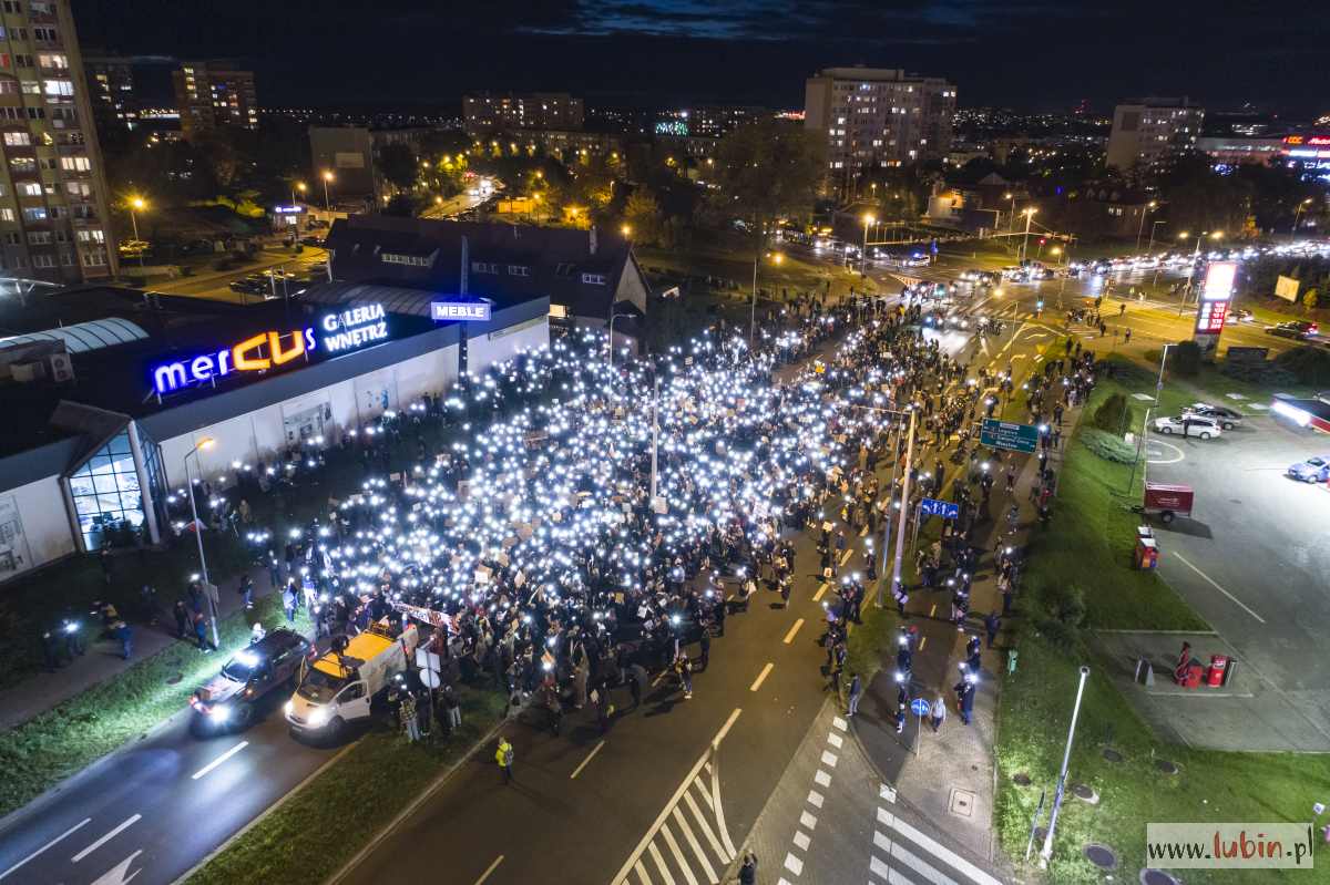 Takich tłumów jeszcze nie było – czarny protest rośnie w siłę