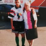 Daniel Dudkiewicz w barwach Promienia Żary. Na zdjęciu z Mamą