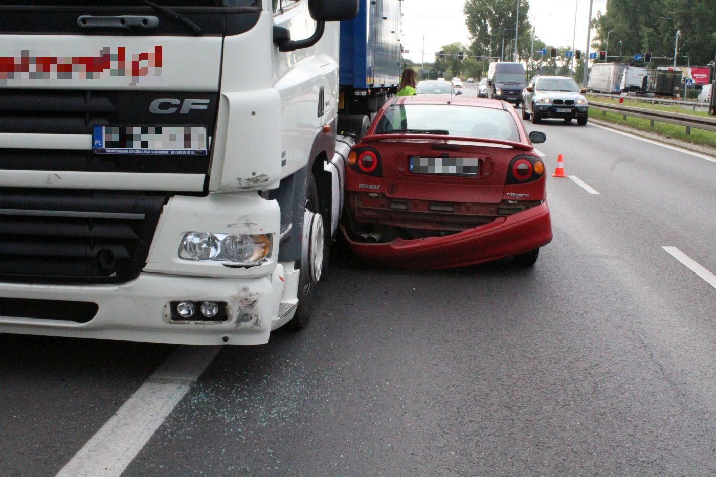 Kolizja na „trójce” – dwie osoby poszkodowane