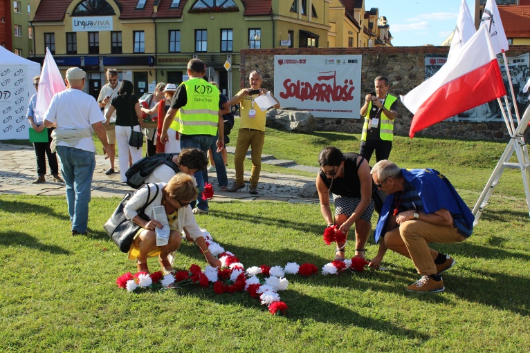 KOD w hołdzie ofiarom Zbrodni Lubińskiej