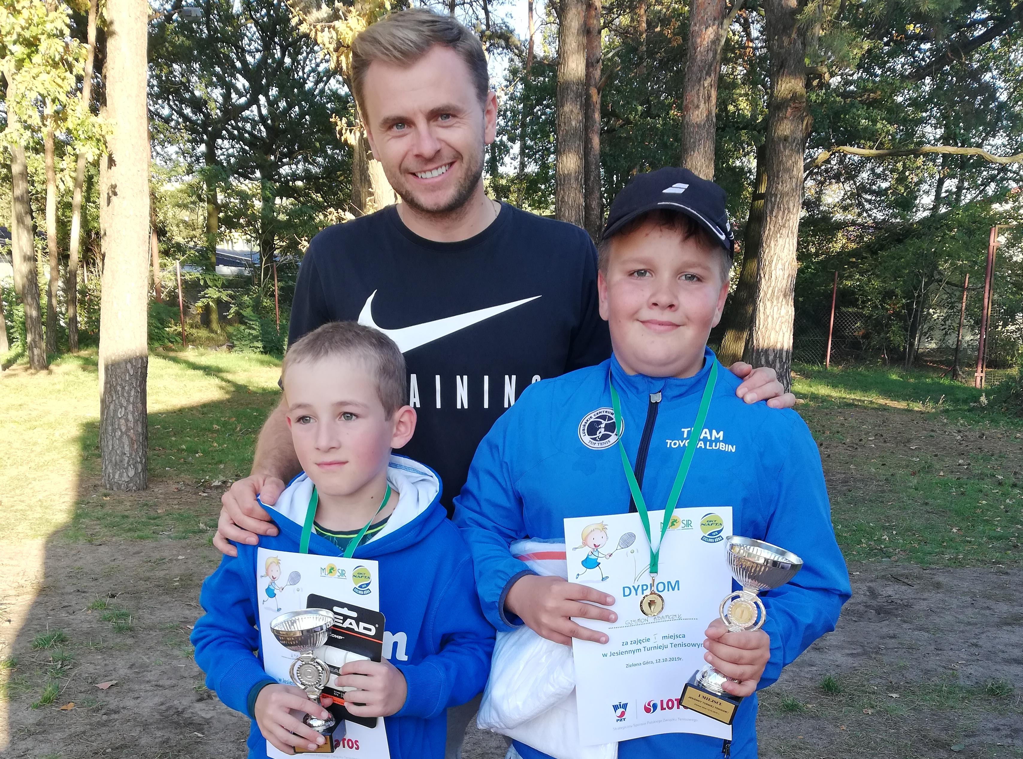 Szymon Adamczyk na podium