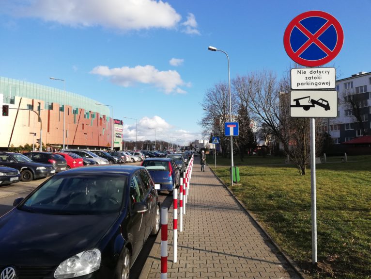 Coraz rzadziej, ale ciągle tam parkują