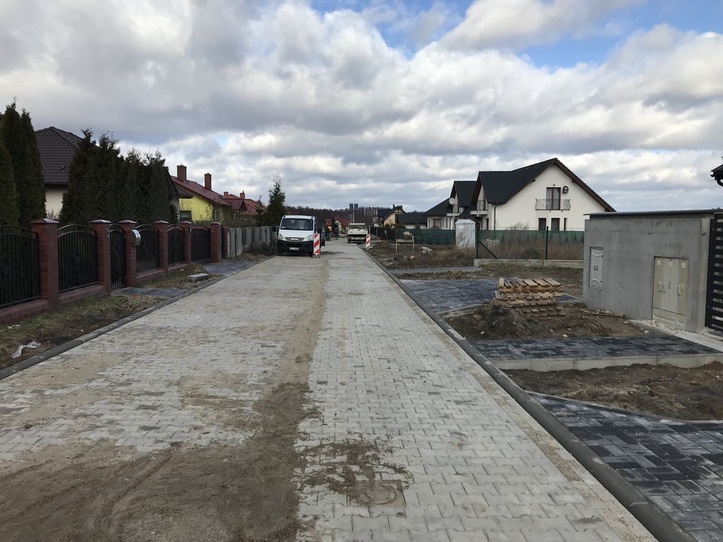 Trwa przebudowa dróg w Miroszowicach
