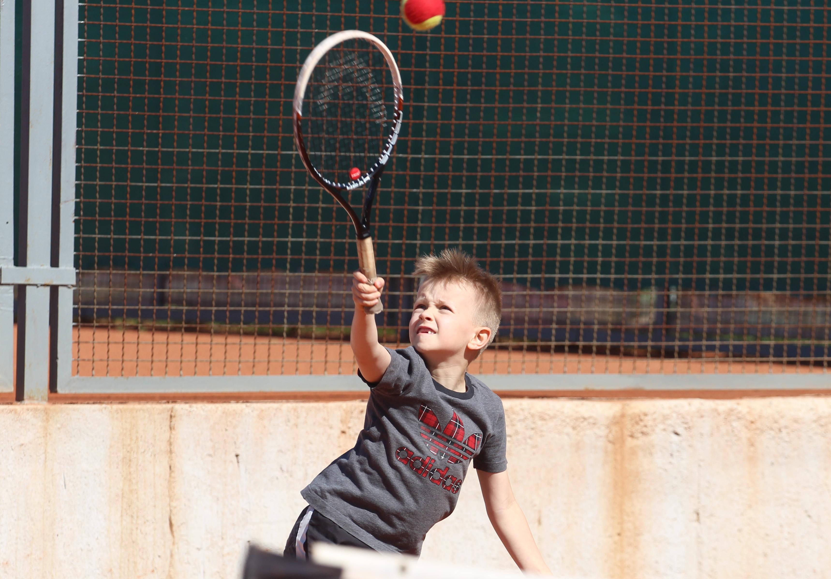 Top Tenis rekrutuje