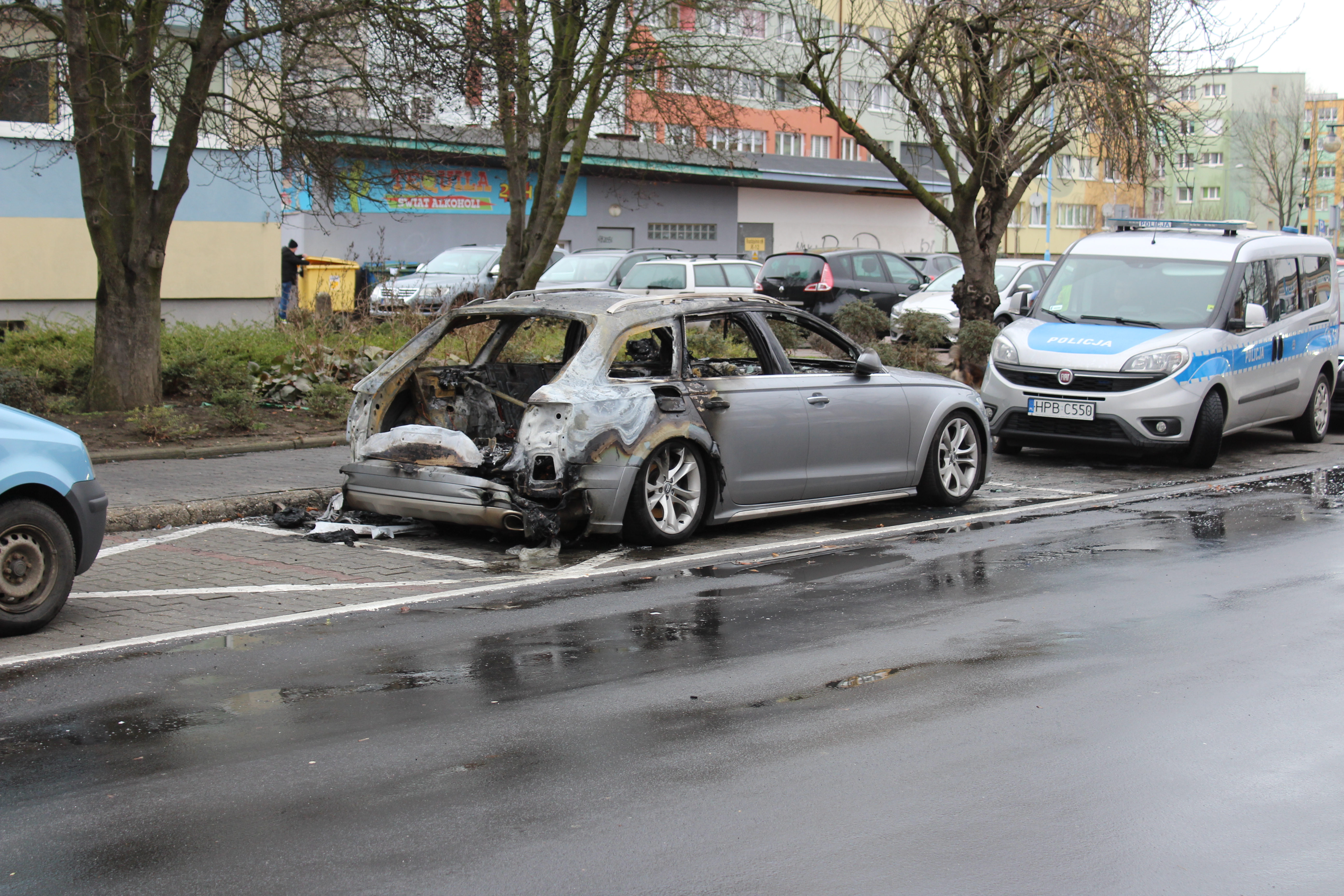 Audi spaliło się przy Armii Krajowej