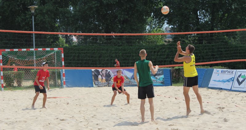 Piłka siatkowa na plaży. Turniej w ramach Akcji Lato