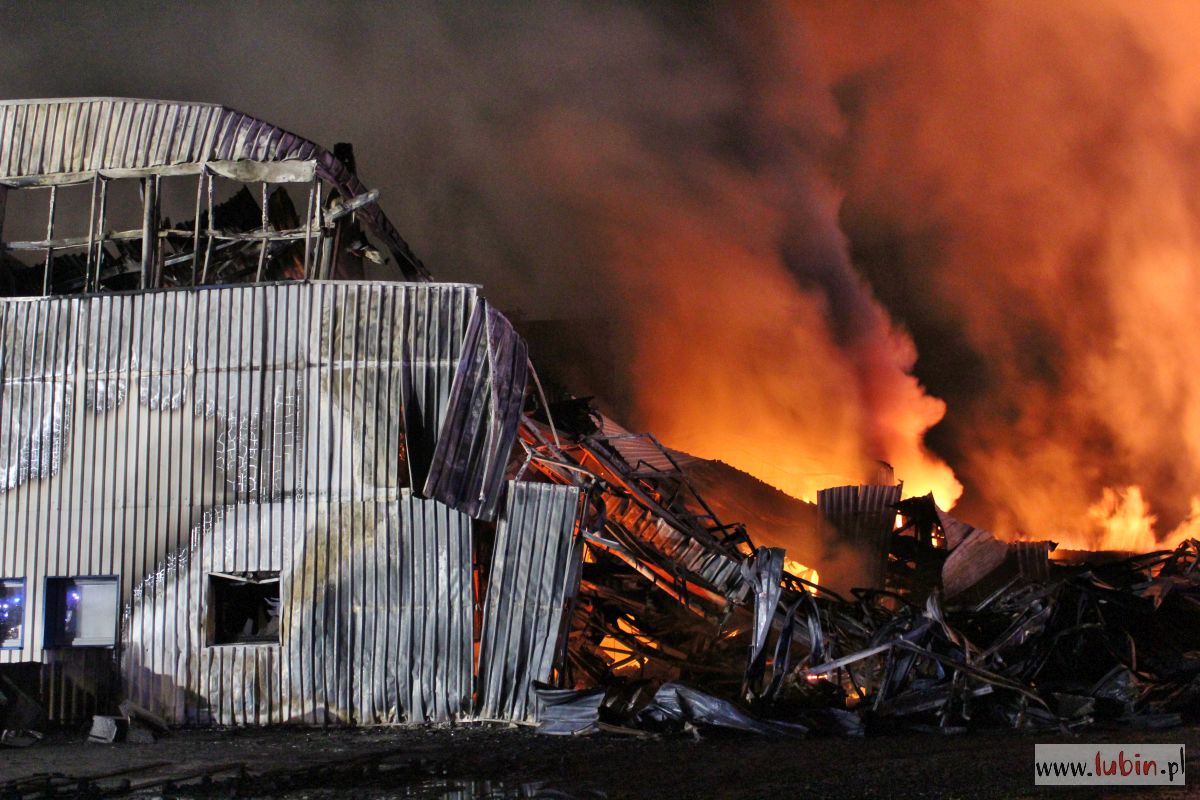 Fabryka styropianu stanęła w ogniu (FOTO, VIDEO)