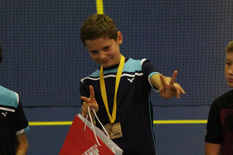 Zabawa i zdrowa rywalizacja badmintonowa