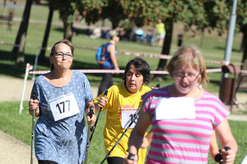 Integrują się podczas nordic walking